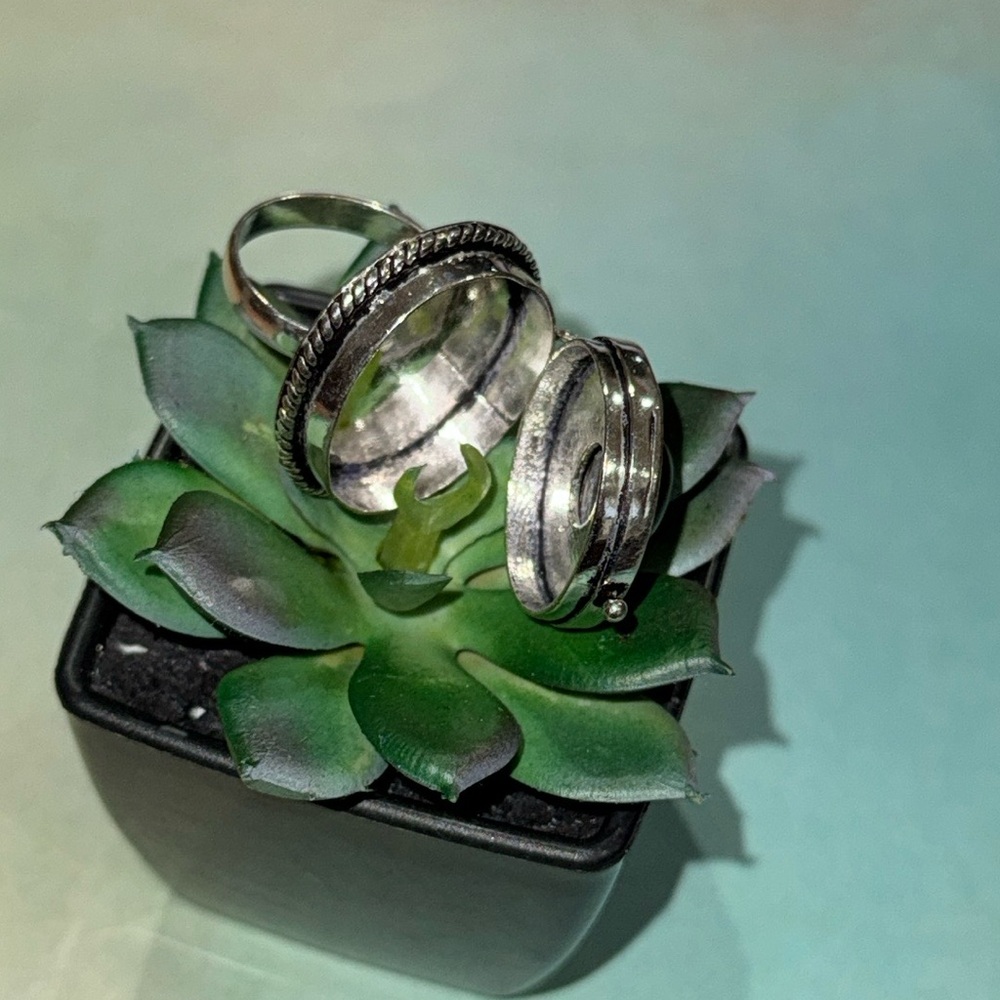 Fiery Labradorite Poison Ring - image 5